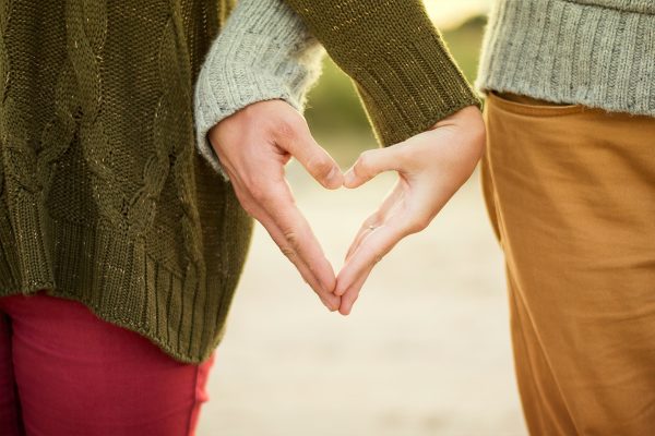 婚約中のカップル｜札幌コンシェル