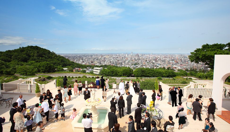 札幌の人気結婚式場｜ローズガーデンクライスト教会｜D