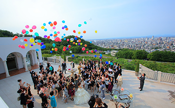 札幌の人気結婚式場｜ローズガーデンクライスト教会｜L