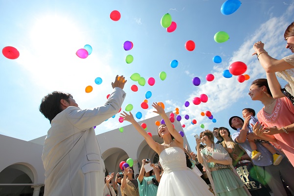 結婚式を楽しむゲスト・友達