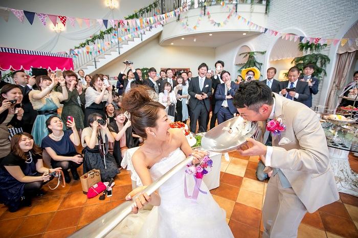 大人数のパーティ結婚式を挙げよう そのメリット デメリットとは