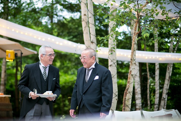 大人数の結婚式を楽しむご親族様